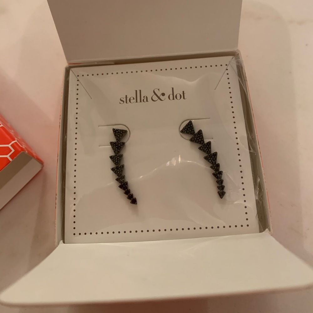 Stella & Dot Pave Triangle Path EarClimber
